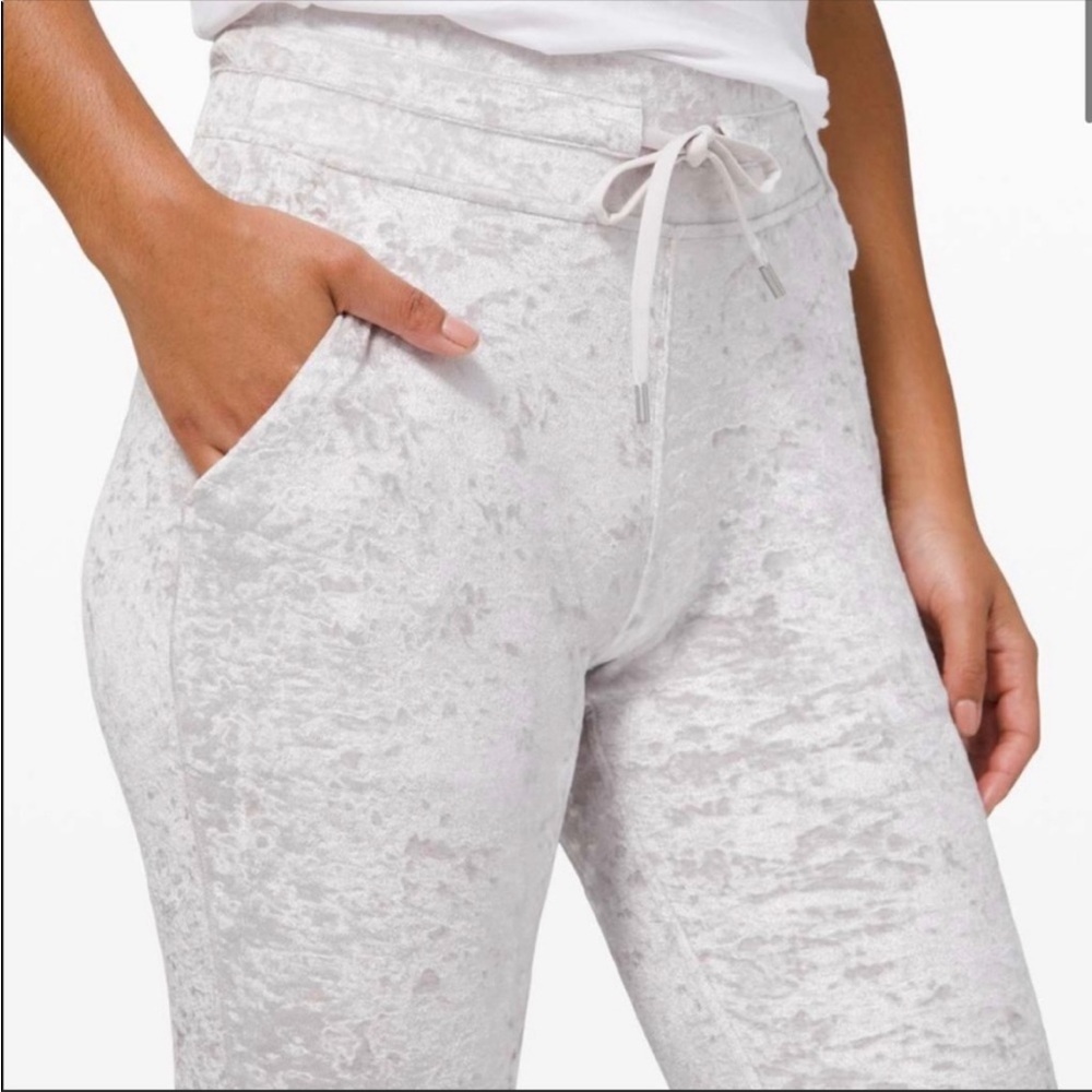 LuluLemon Crushed Velvet‎ Grey Joggers Womens Size 4